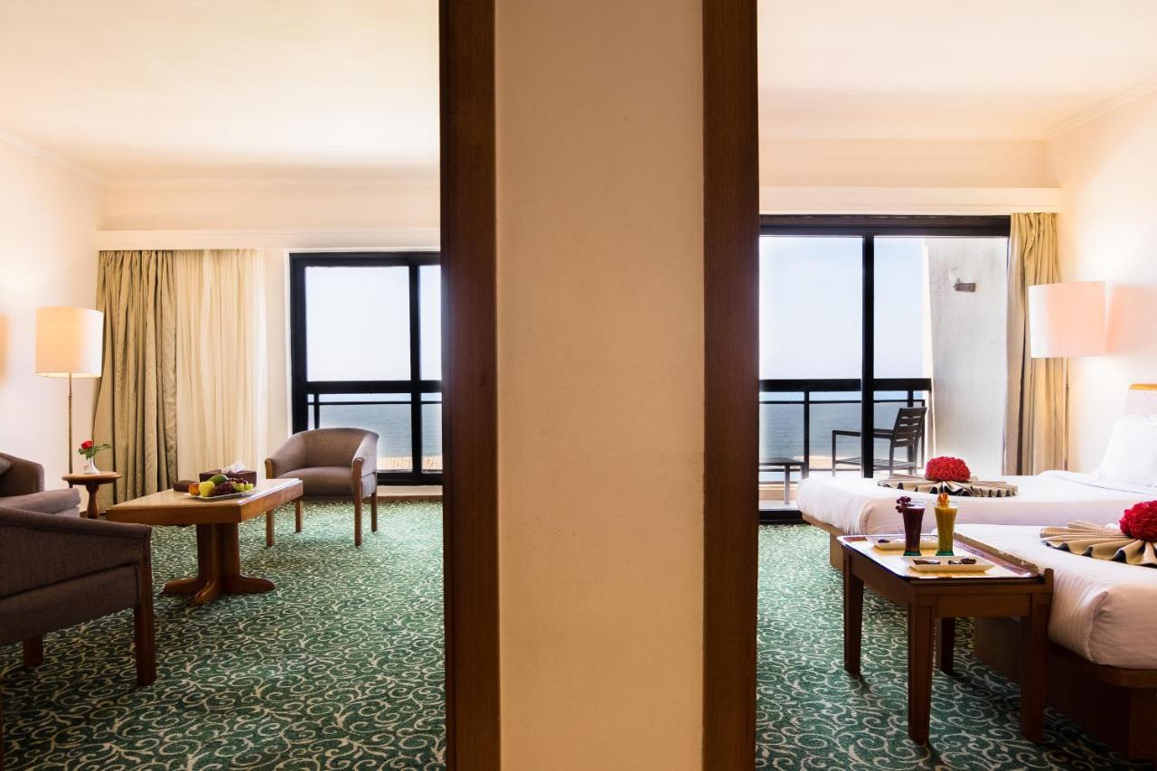 Plaza Hotel Александрия Екстериор снимка