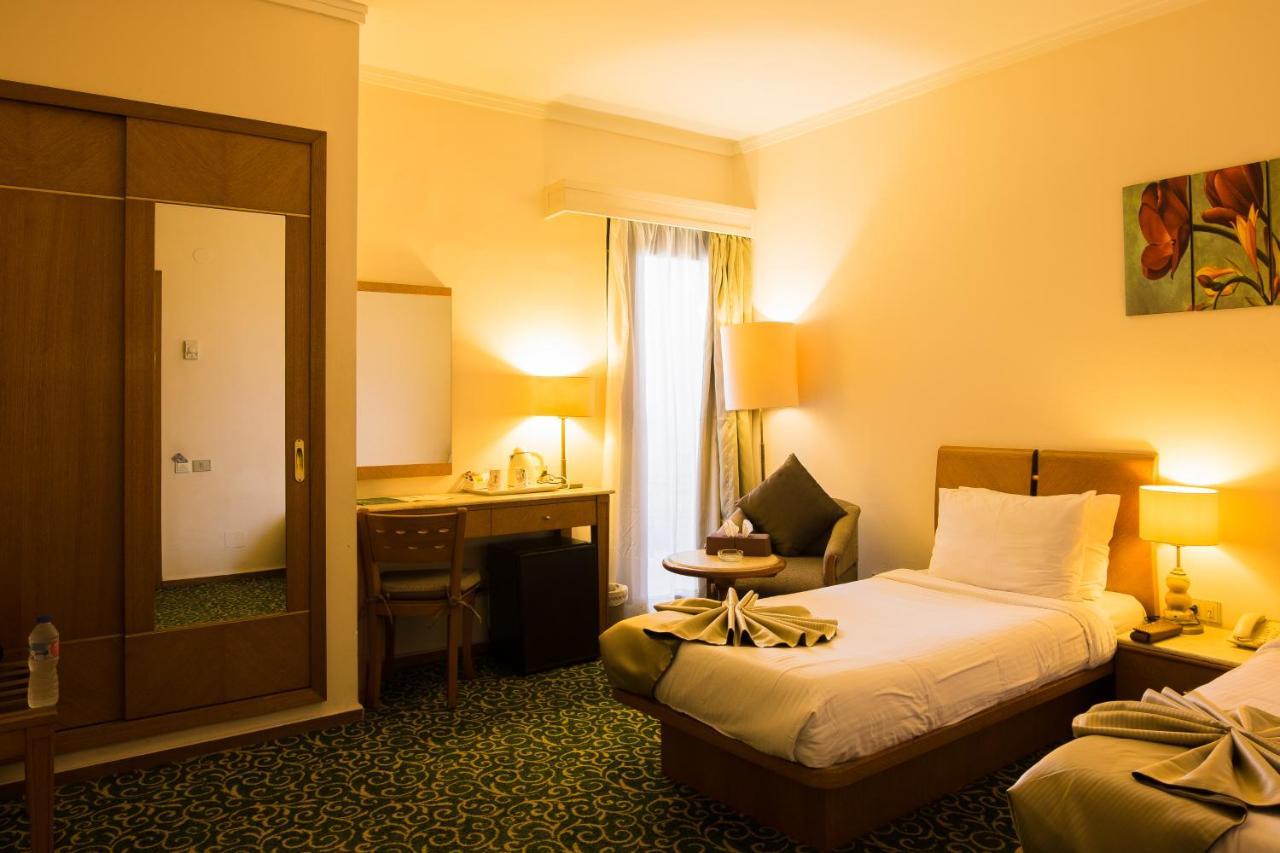 Plaza Hotel Александрия Екстериор снимка