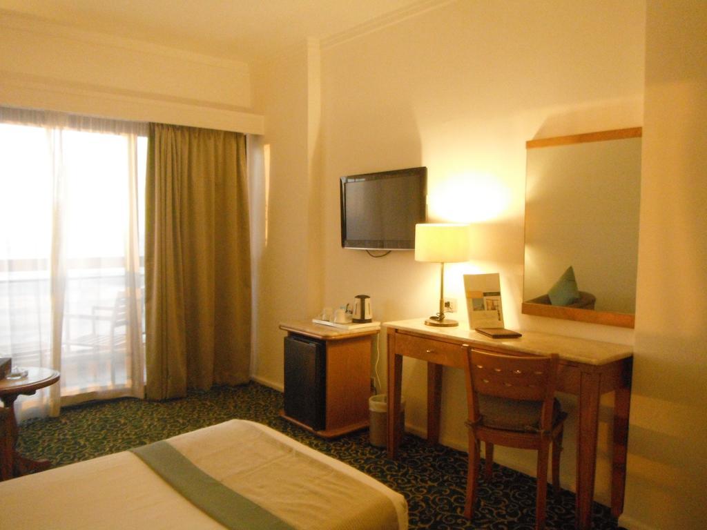Plaza Hotel Александрия Екстериор снимка